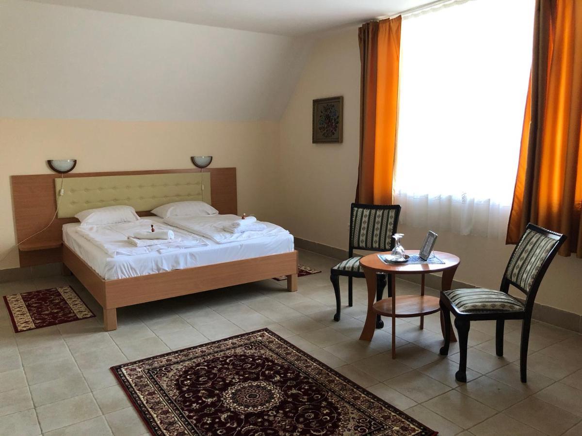 Festetich Kastelyszallo Es Zsuzsanna Hotel Szeleste 외부 사진